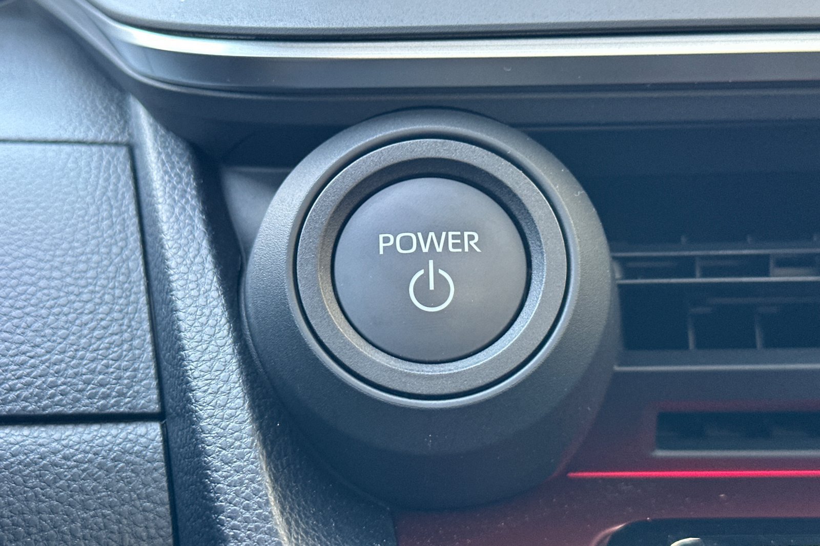 Used 2026 Toyota Prius Plug-In Hybrid FWD image 30