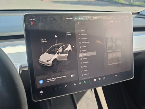Used 2024 Tesla Model Y Long Range RWD image 35