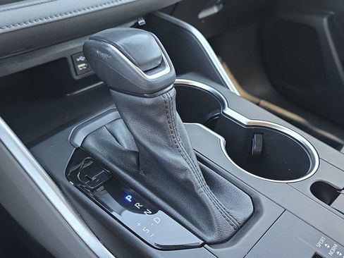 Used 2022 Toyota Highlander LE image 21