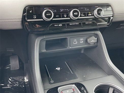 Used 2025 Honda Pilot Touring image 19