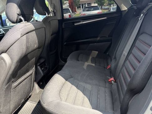 Used 2015 Ford Fusion SE FWD image 10