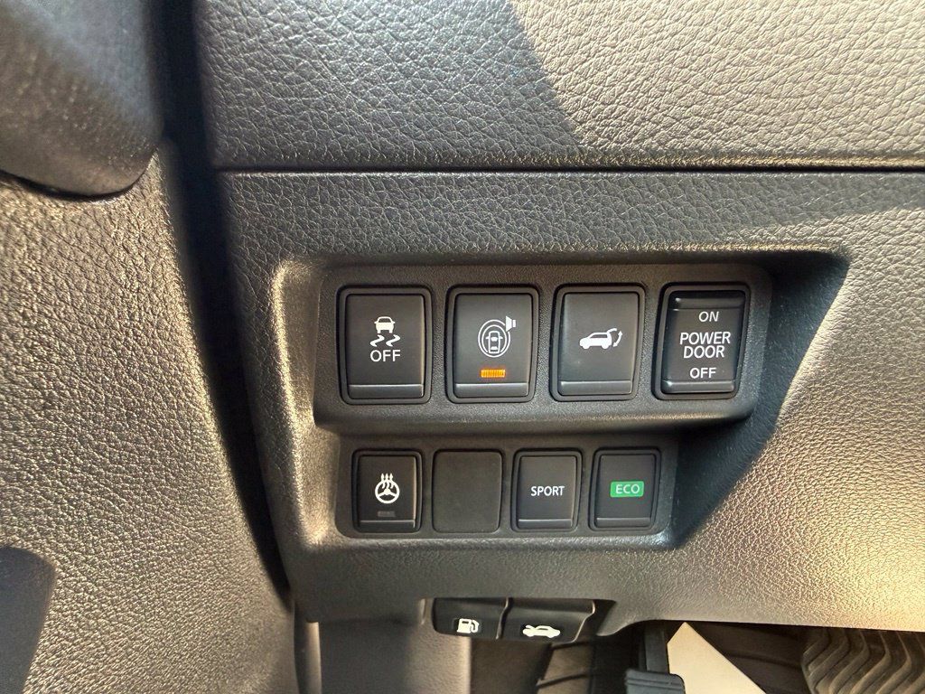 Used 2017 Nissan Rogue SV w/ SV Premium Package FWD image 17