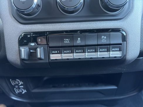 Used 2024 RAM 2500 Tradesman w/ Chrome Appearance Group image 15