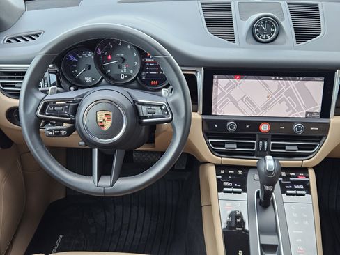 Certified 2025 Porsche Macan image 25