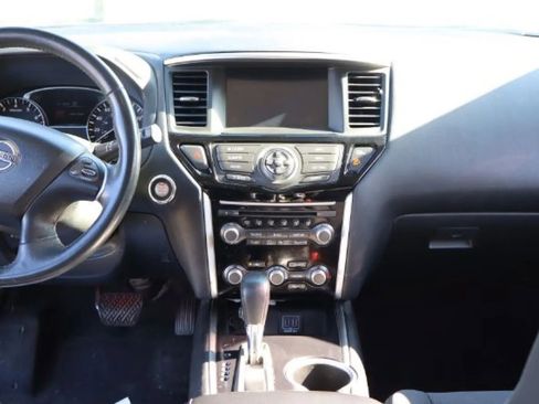 Used 2018 Nissan Pathfinder SV image 23