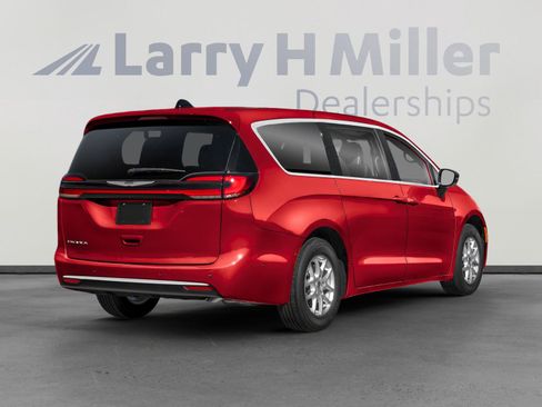 New 2026 Chrysler Pacifica Select image 3