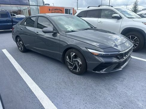 Used 2024 Hyundai Elantra Limited FWD image 2
