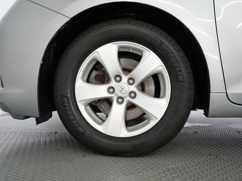 Used 2015 Toyota Sienna L image 55