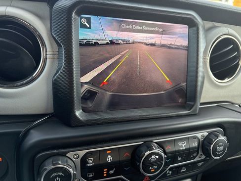 Used 2023 Jeep Gladiator Overland image 9