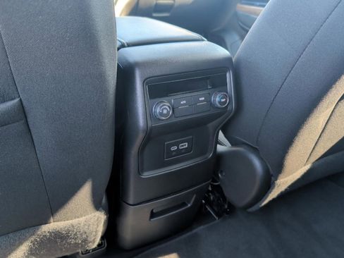 Used 2023 GMC Acadia SLE image 41