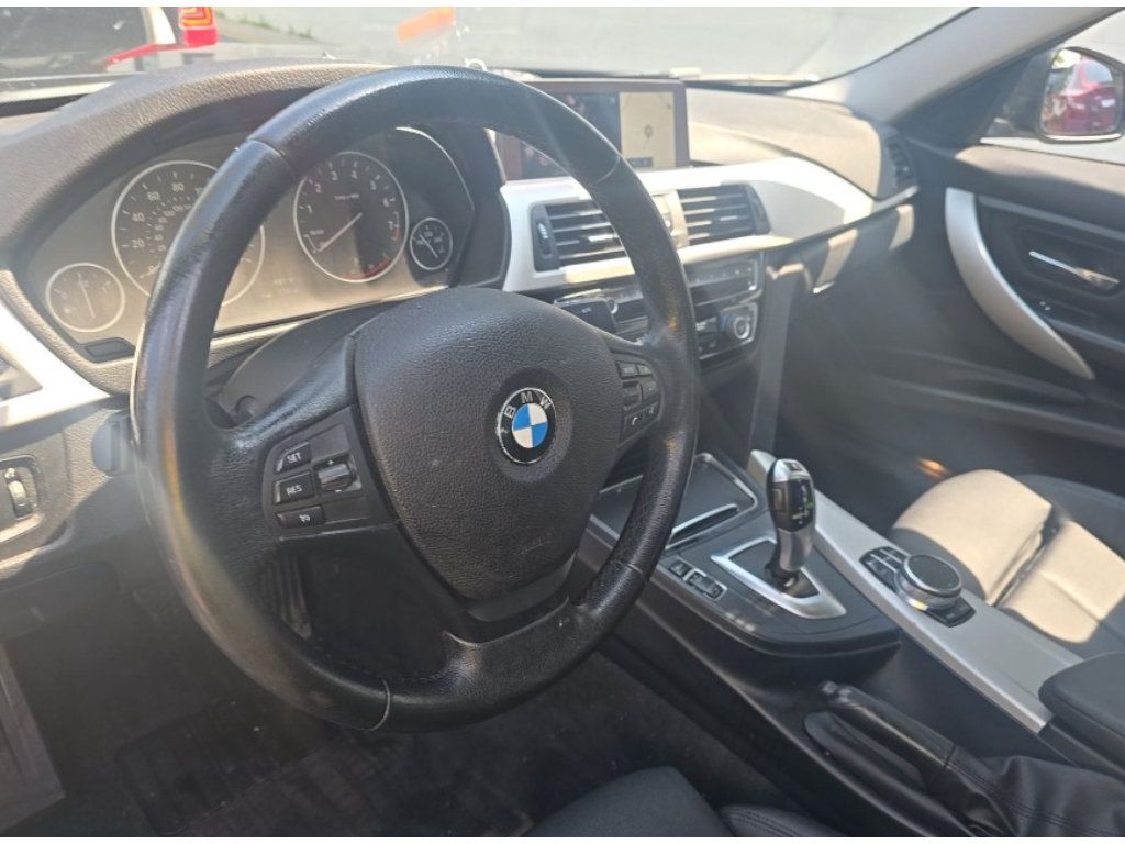 Used 2018 BMW 320i xDrive Sedan AWD/4WD image 9