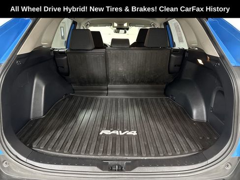 Used 2020 Toyota RAV4 LE w/ Carpet Mat Package AWD/4WD image 23