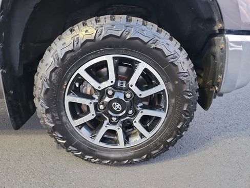 Used 2018 Toyota Tundra SR5 w/ TRD Off Road Package image 10