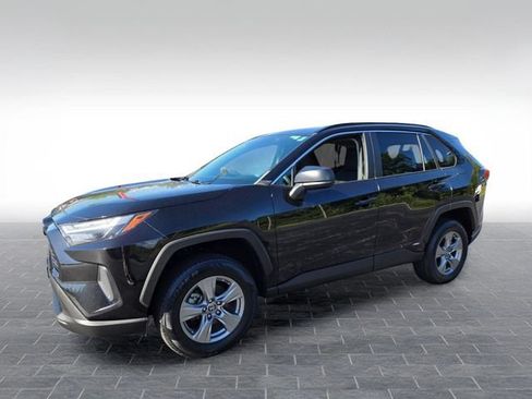 Used 2023 Toyota RAV4 LE AWD/4WD image 3