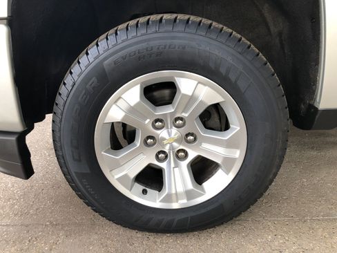 Used 2018 Chevrolet Silverado 1500 LT w/ All Star Edition AWD/4WD image 4
