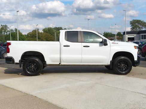 Used 2019 Chevrolet Silverado 1500 Custom Trail Boss w/ Custom Convenience Package AWD/4WD image 4