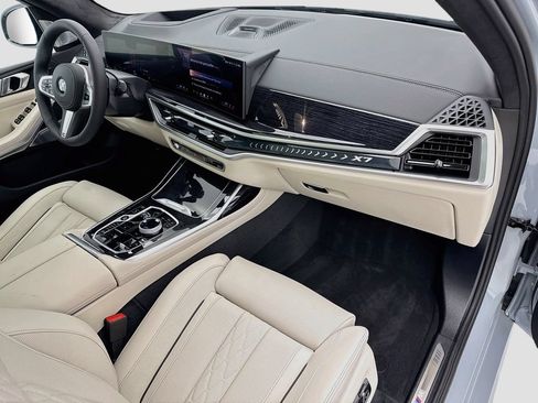 Used 2027 BMW X7 xDrive40i w/ Executive Package AWD/4WD image 16