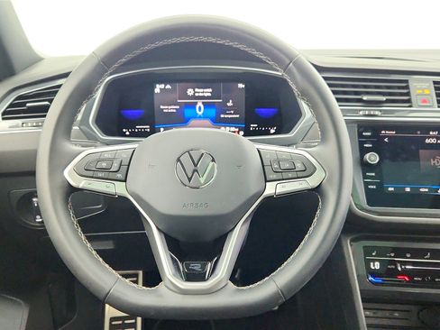 Used 2023 Volkswagen Tiguan SE R-Line image 35