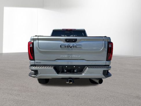 Used 2024 GMC Sierra 2500 Denali Ultimate AWD/4WD image 4
