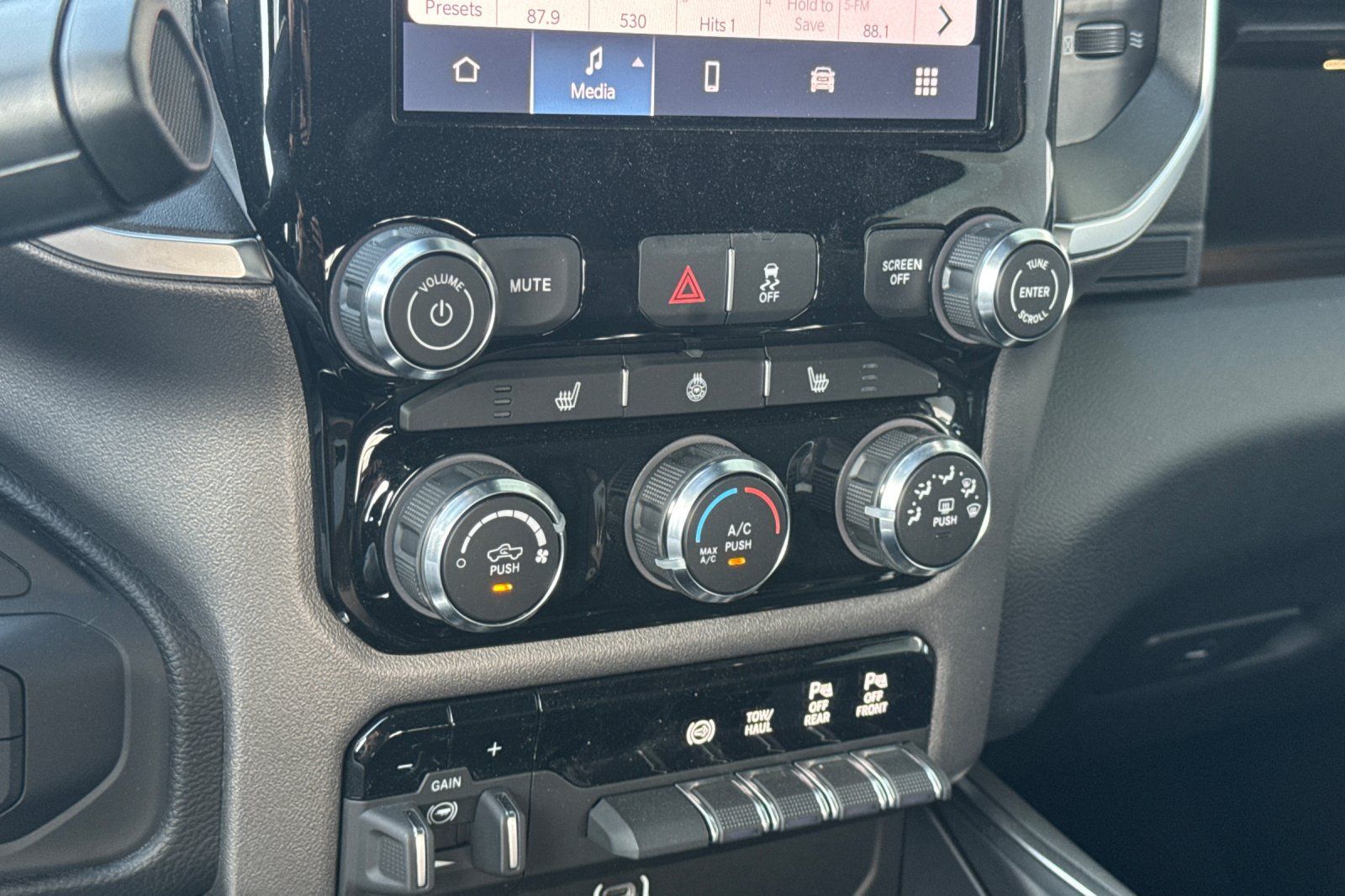 New 2026 RAM 3500 Big Horn AWD/4WD image 18