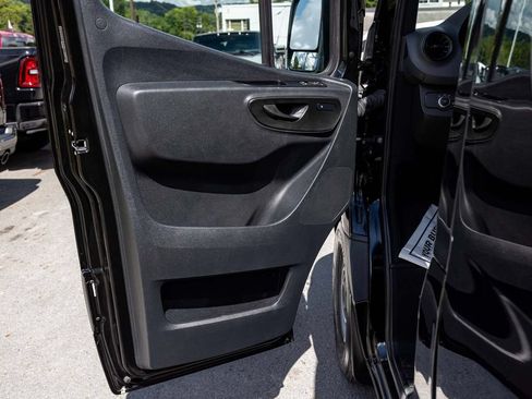 Used 2024 Mercedes-Benz Sprinter 2500 image 11
