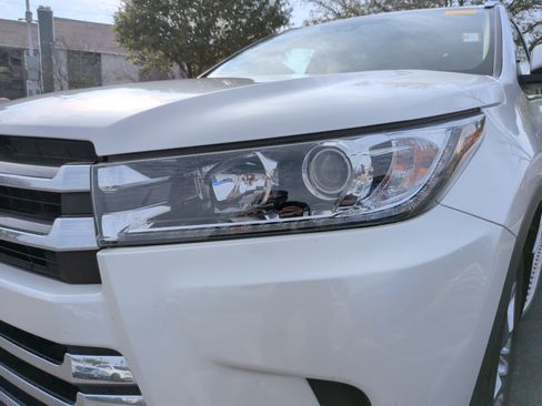 Used 2019 Toyota Highlander Limited image 3