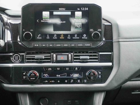 Used 2024 Nissan Pathfinder Platinum image 13