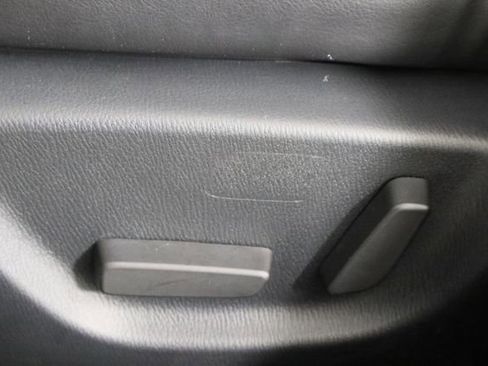 Used 2018 MAZDA MAZDA3 Touring image 23