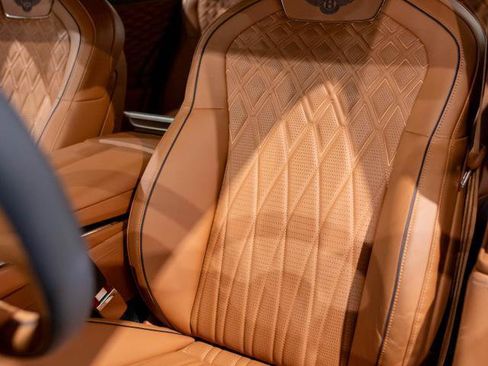 Used 2021 Bentley Flying Spur W12 image 12