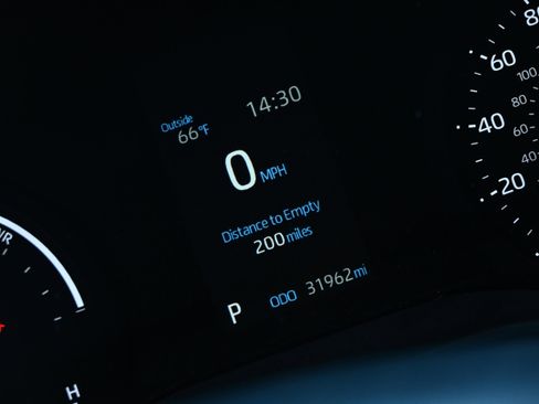 Used 2023 Toyota Sienna XLE image 37