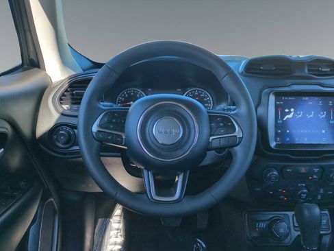 Used 2022 Jeep Renegade Latitude image 12