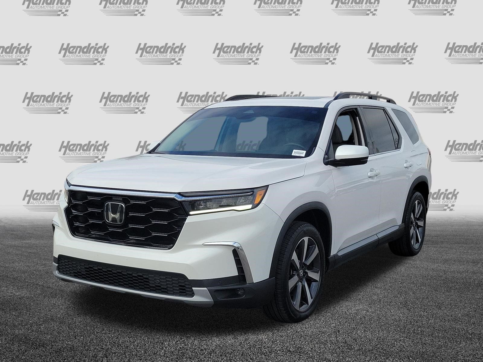 Used 2024 Honda Pilot Touring image 3