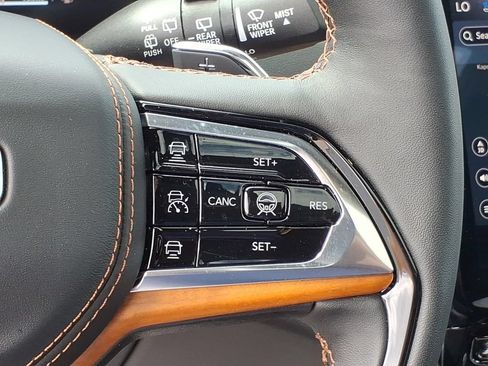 Used 2024 Jeep Grand Cherokee L Summit AWD/4WD image 21