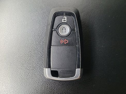 Used 2024 Ford Edge SEL image 32