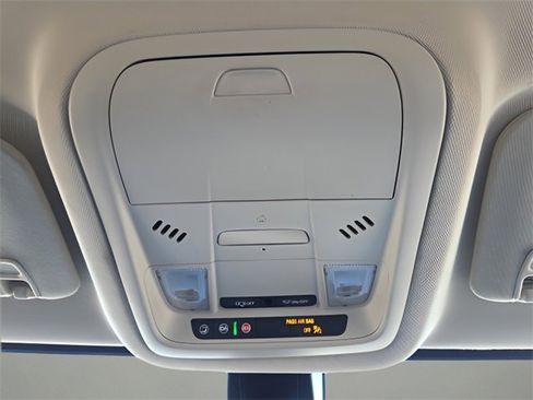 Used 2022 GMC Acadia Denali w/ Denali Technology Package image 34