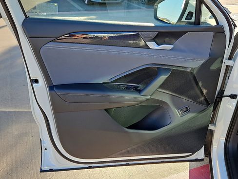 New 2026 Volkswagen Tiguan SE image 12