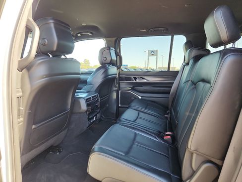 Used 2024 Jeep Wagoneer Series II w/ Flexible Seating Group image 12