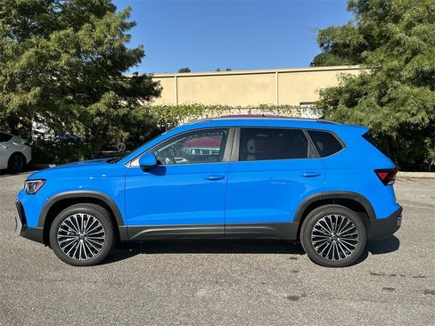 New 2025 Volkswagen Taos SE image 7
