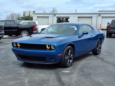 Used 2022 Dodge Challenger SXT w/ Blacktop Package AWD/4WD image 2