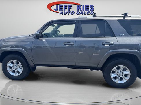 Used 2016 Toyota 4Runner SR5 AWD/4WD image 5