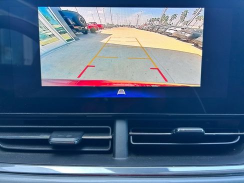 Used 2025 Chevrolet Trax LT w/ Driver Confidence Package image 8