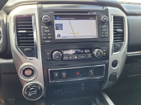 Used 2018 Nissan Titan SV w/ SV Convenience Package AWD/4WD image 18