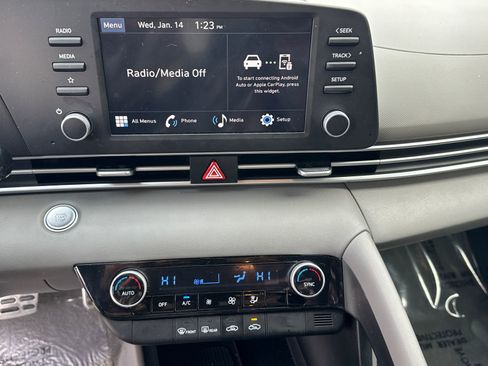 Certified 2025 Hyundai Elantra Sport image 28