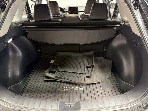Used 2024 Toyota Corolla Cross XLE image 23