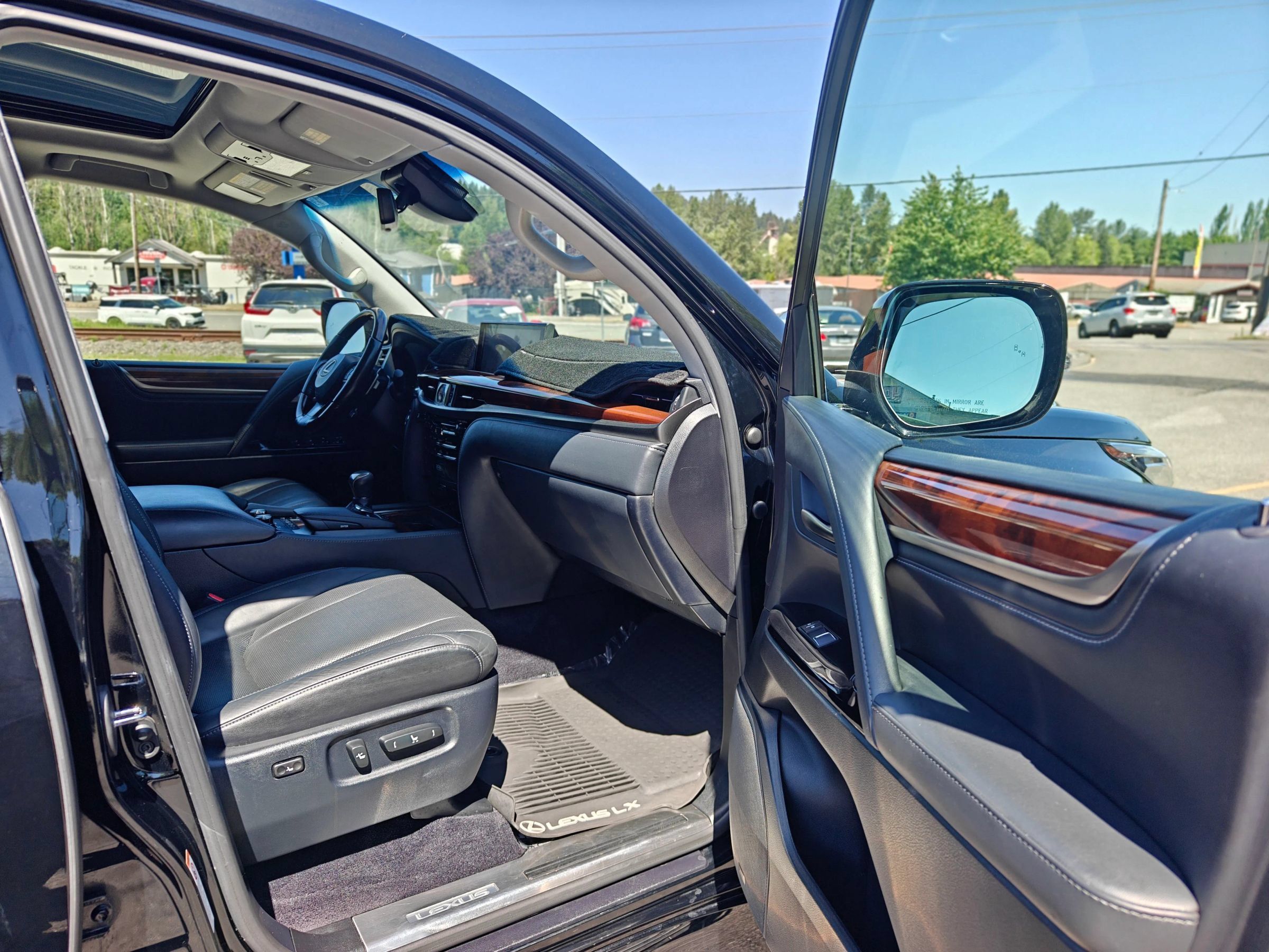 Used 2018 Lexus LX 570 4WD image 29