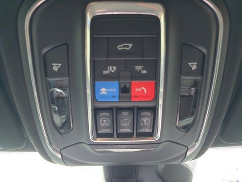 New 2025 Jeep Grand Cherokee Limited image 37