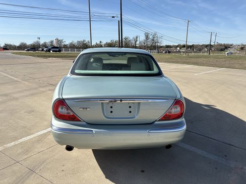 Used 2004 Jaguar XJ8 image 4