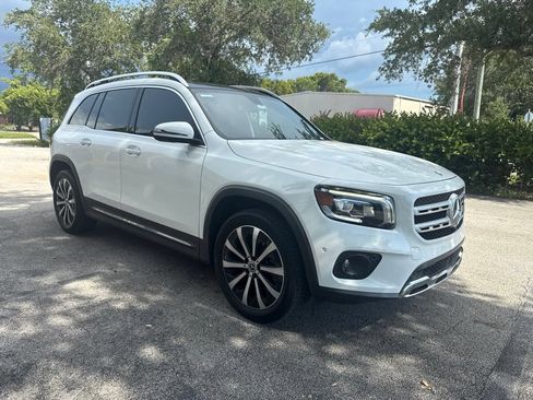 Used 2022 Mercedes-Benz GLB 250 image 3