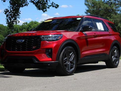 Used 2025 Ford Explorer ST w/ Sun And Sound Package AWD/4WD image 4