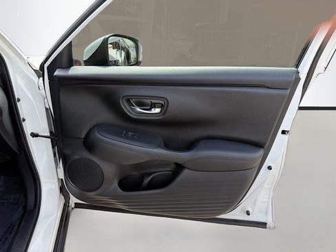 Used 2023 Honda HR-V LX image 38